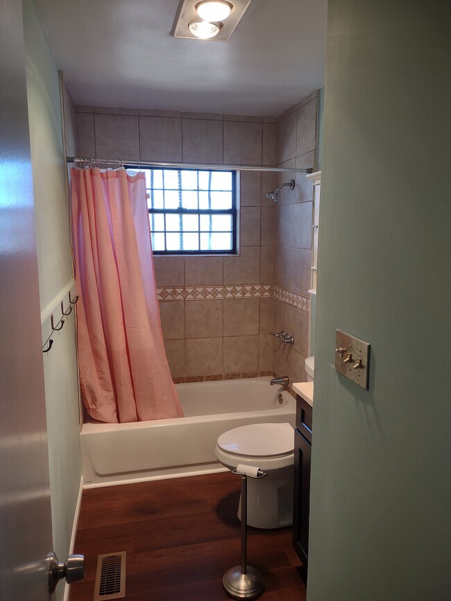 Building Photo - Wenonah Rd