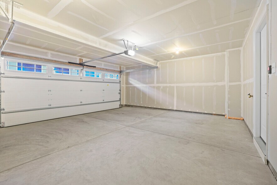 Building Photo - 115 Mossy Oak Dr