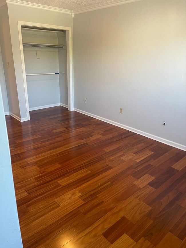 Building Photo - KEMPSVILLE LAKEFRONT TOWNHOUSE FOR RENT!