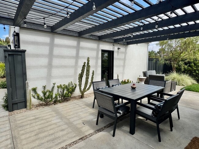 Building Photo - Modern Encinitas Retreat | Furnished | 6-Month Lease | Utilities Included