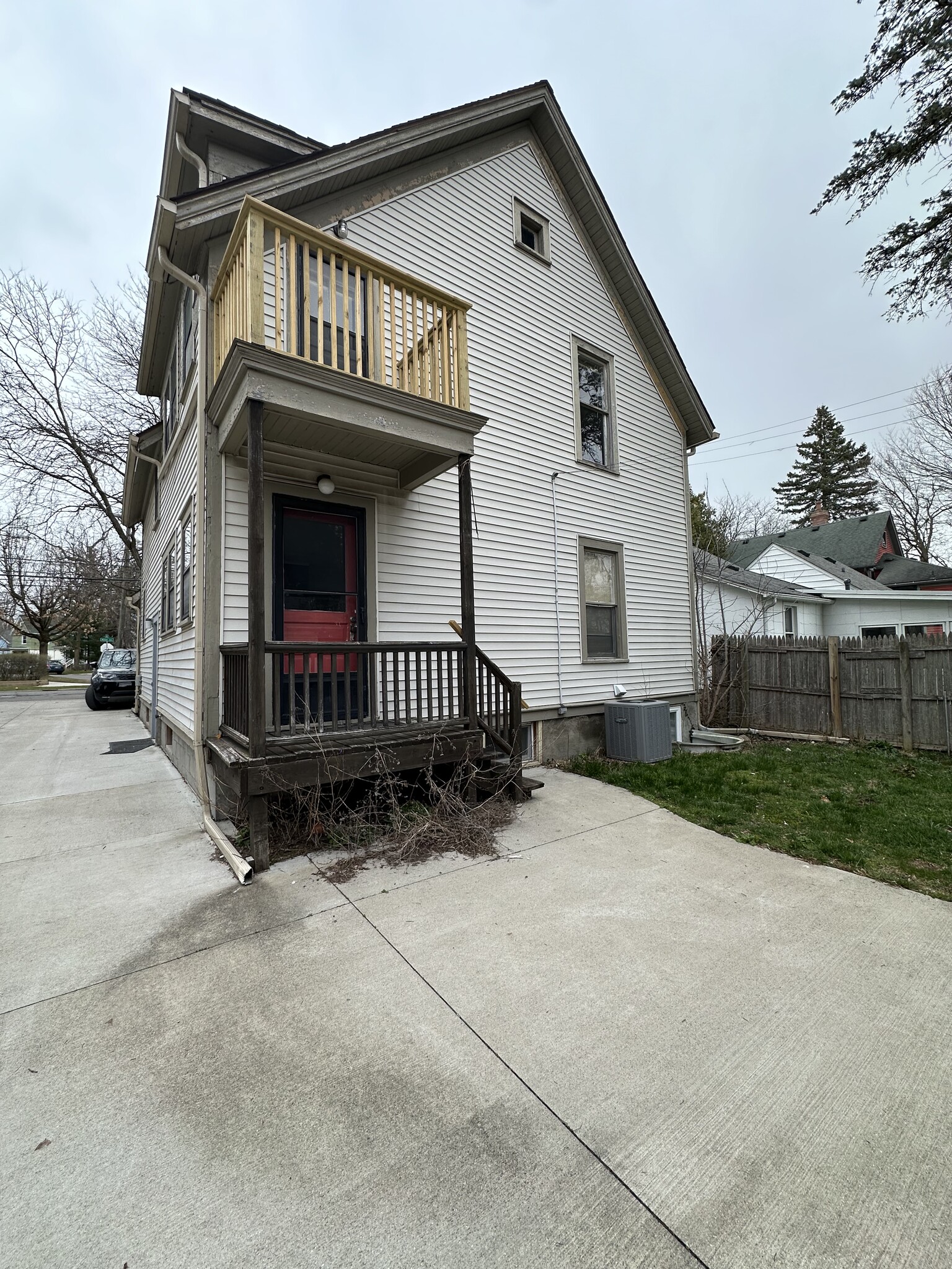 back entrance - 829 Miller Ave