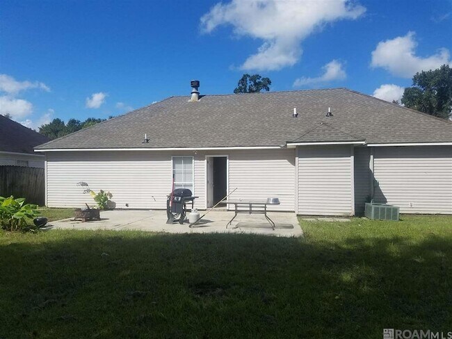 Building Photo - 16242 E Ridgewood Dr