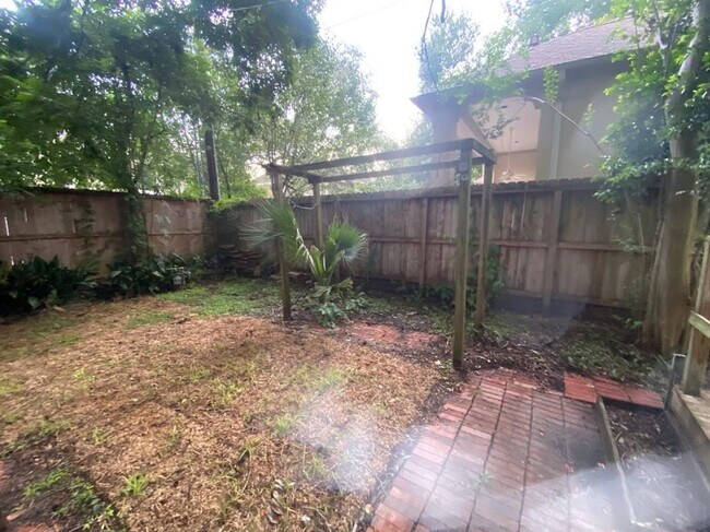 Building Photo - 4425 Ione St