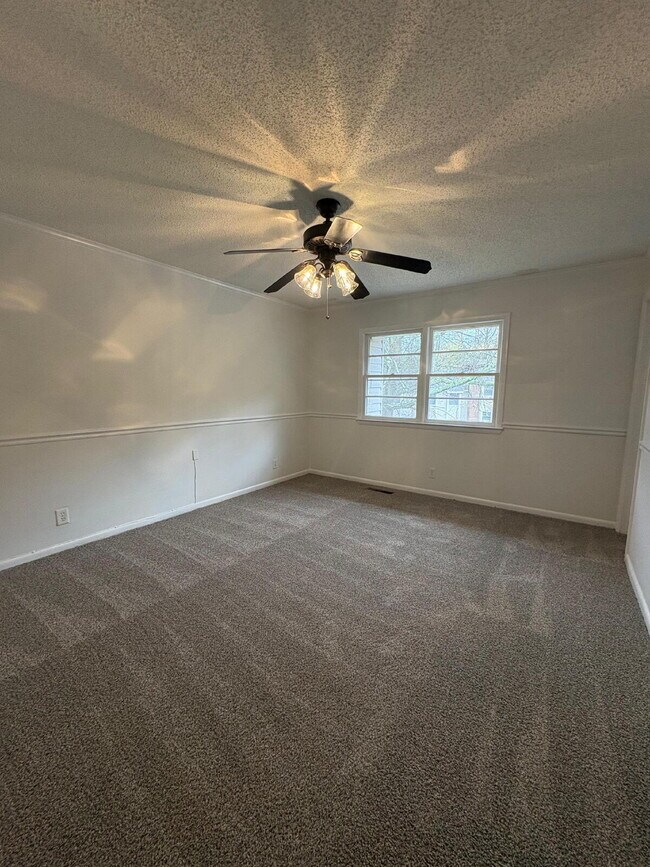 Building Photo - 571 Winding Creek Rd