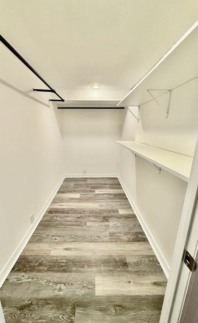 Building Photo - RARELY Offered completely RENOVATED PACKER PARK 3 Bedroom/2.5 Bath HOME w/ Central AC-HARDWOOD Fl...