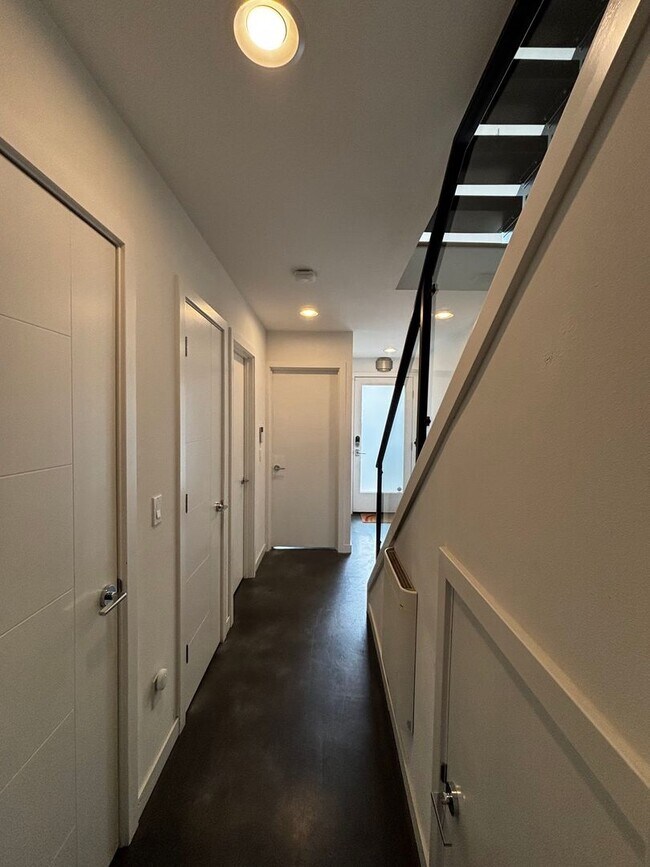 Building Photo - Modern Tri-Story in the heart of Capitol Hill