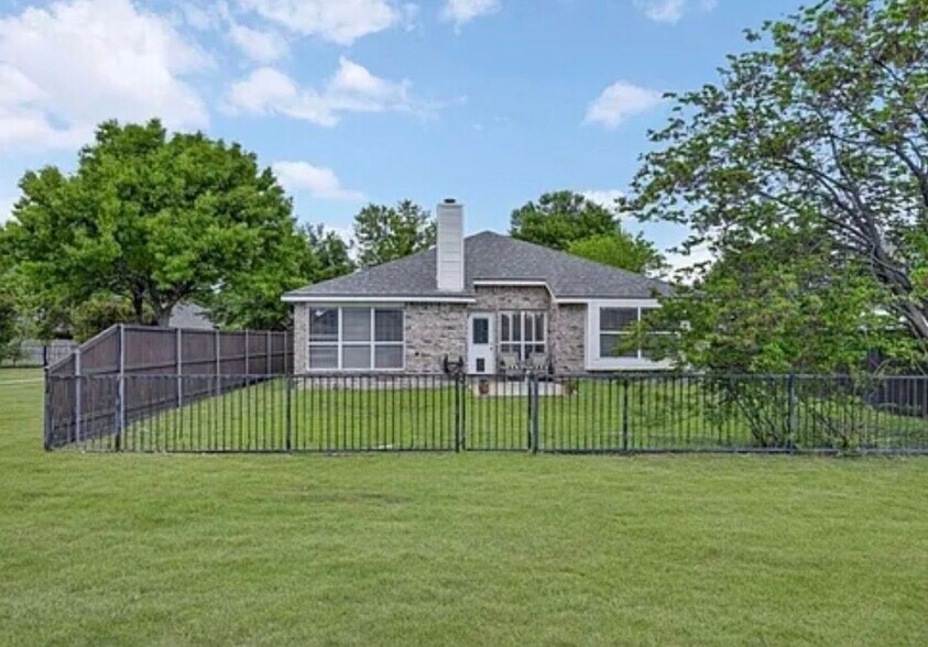 Building Photo - 1369 Royal Oaks Dr