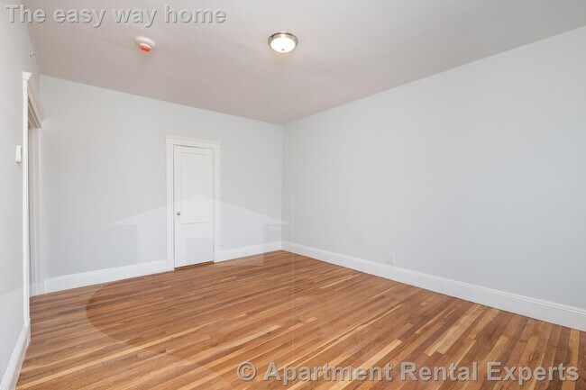 Building Photo - 18 A Forest St