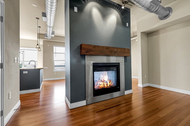 Building Photo - $1,740.95, 1 Bed, 1 Bath Condo in Englewood with AC and In Unit Laundry!