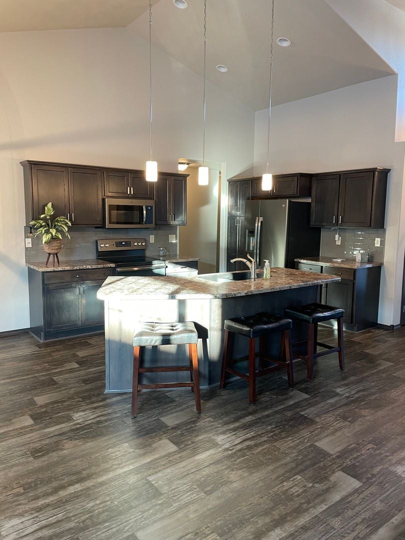 Building Photo - 5703 S Plainside Pl