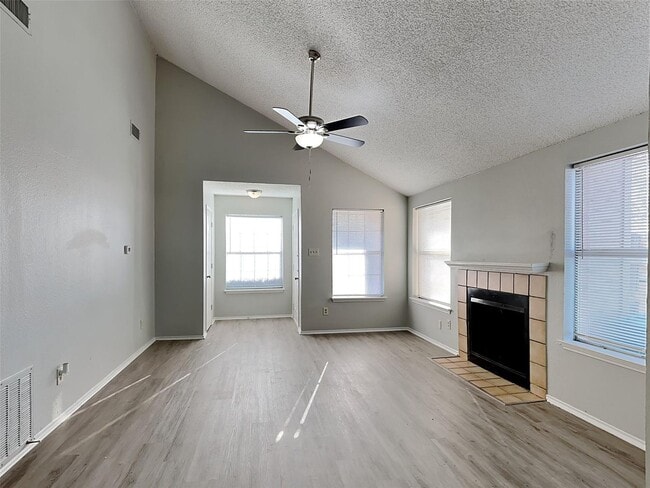 Building Photo - Captivating Single Family Home | 3 BR/2BA | 1-Car Covered Parking | Gated backyard