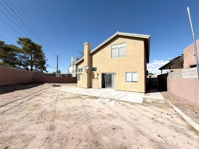 Building Photo - 901 Golden Hawk Way