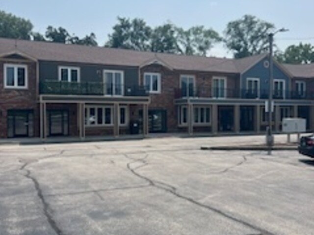 Building Photo - 850 N State St