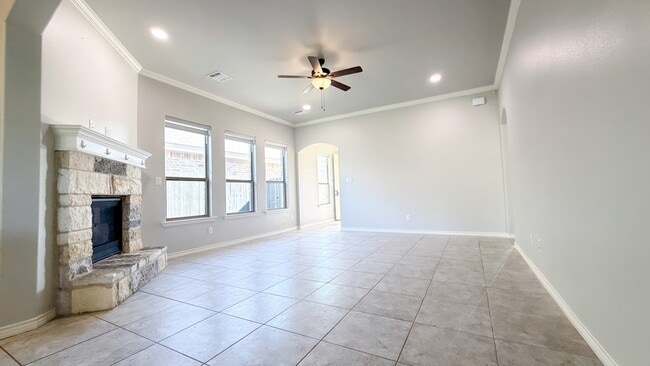 Building Photo - 1617 Twin Oaks Cir