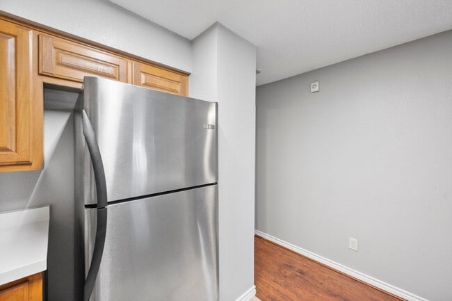 Building Photo - North Alington Condo close to the Entertainment District