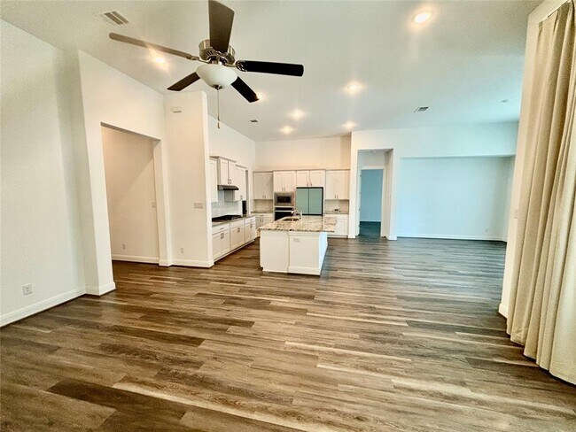 Building Photo - 808 Clear Spring Ln