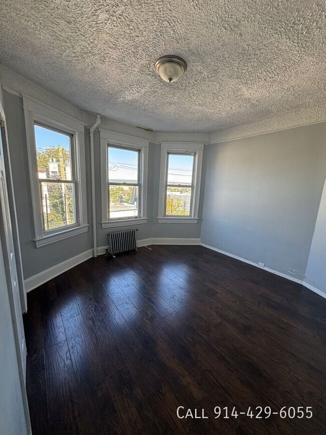 Building Photo - 34 Van Cortlandt Park Ave
