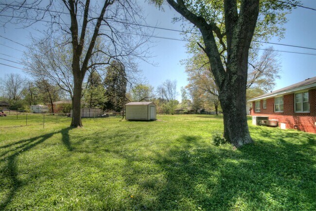 Building Photo - 2803 Mallory Ave NW
