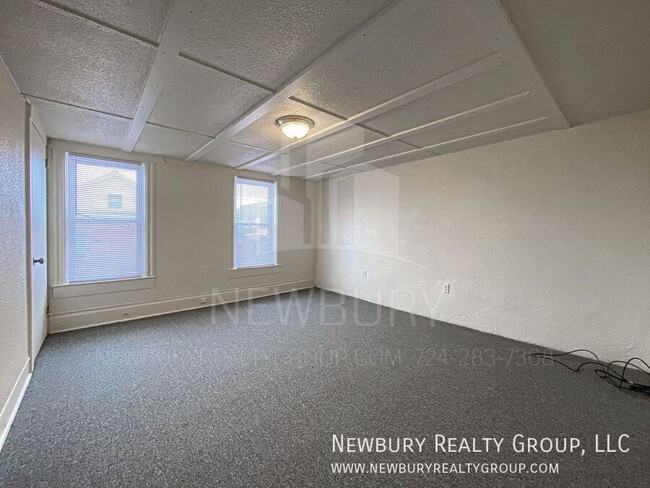 Building Photo - 29 Hickory St