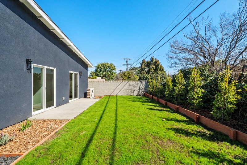 Building Photo - 3884 Alsace Ave