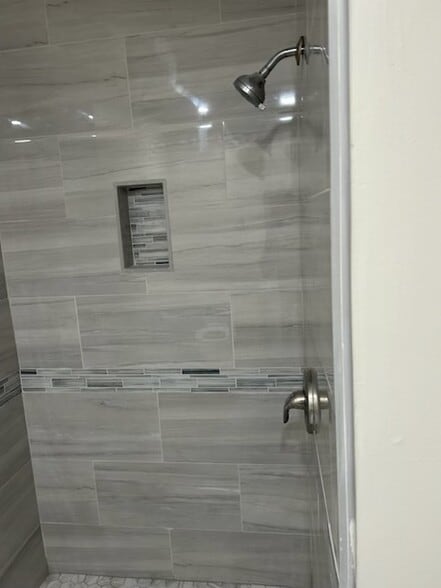 Building Photo - 2217 SE 4th St