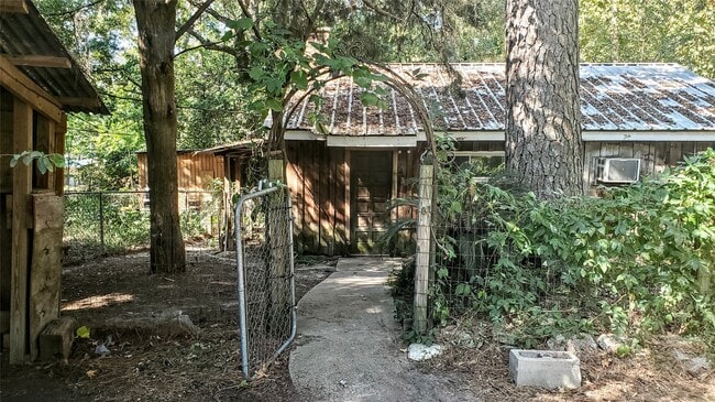 Building Photo - 5934 Beech Dr