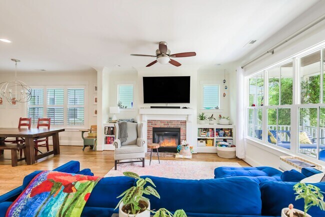 Building Photo - Available 9/22/25! Gorgeous 2-Story Home i...