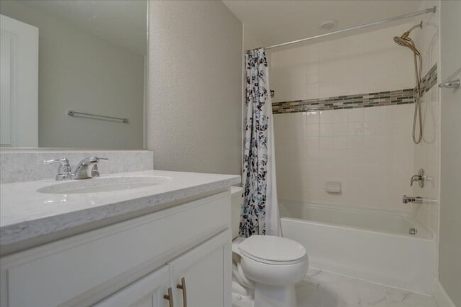 Building Photo - 5-Bed/4-Bath built in 2022!