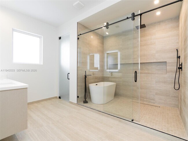 Building Photo - 1703 SW 23rd St