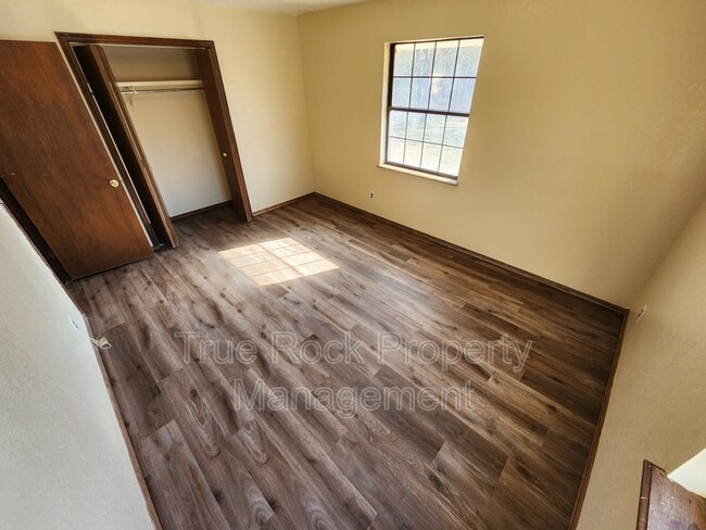 Building Photo - 306 SE 10th