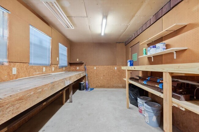 Building Photo - 20 Woody Creek Dr