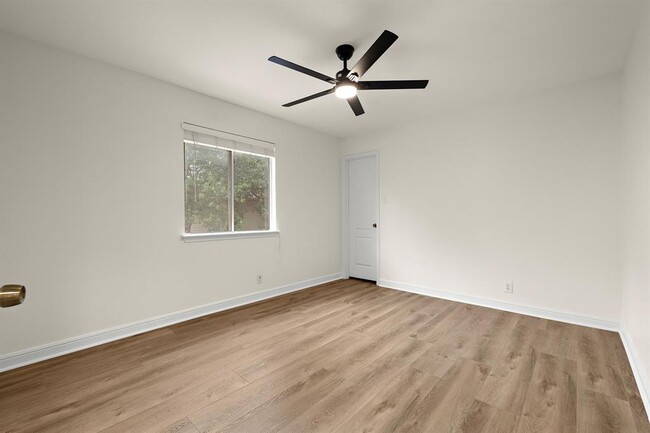 Building Photo - 1221 Boerne Dr