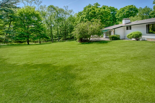 Building Photo - 1001 Hulls Farm Rd