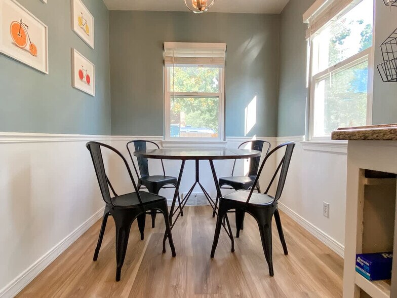 Building Photo - 920 W Lemp St