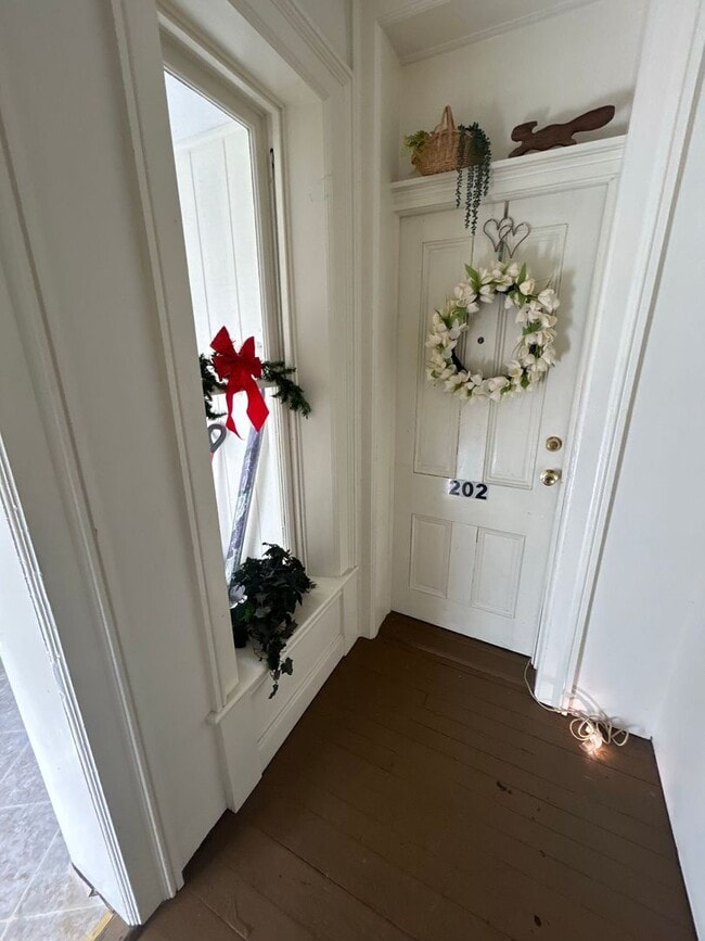 Building Photo - 330 N High St