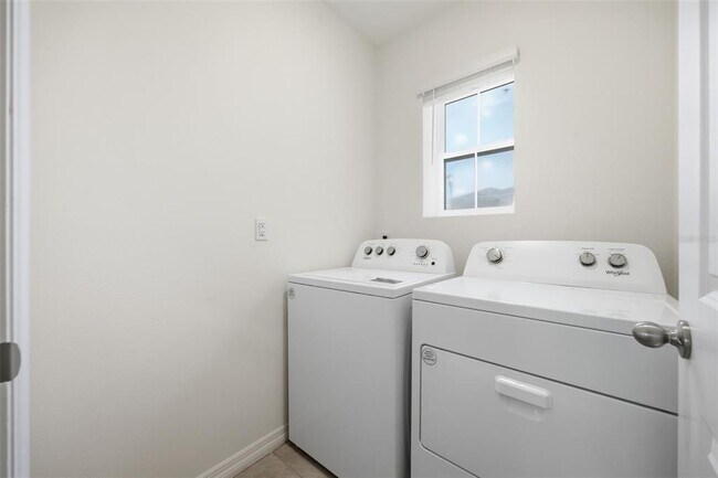 Building Photo - 34118 Jasper Stone Dr