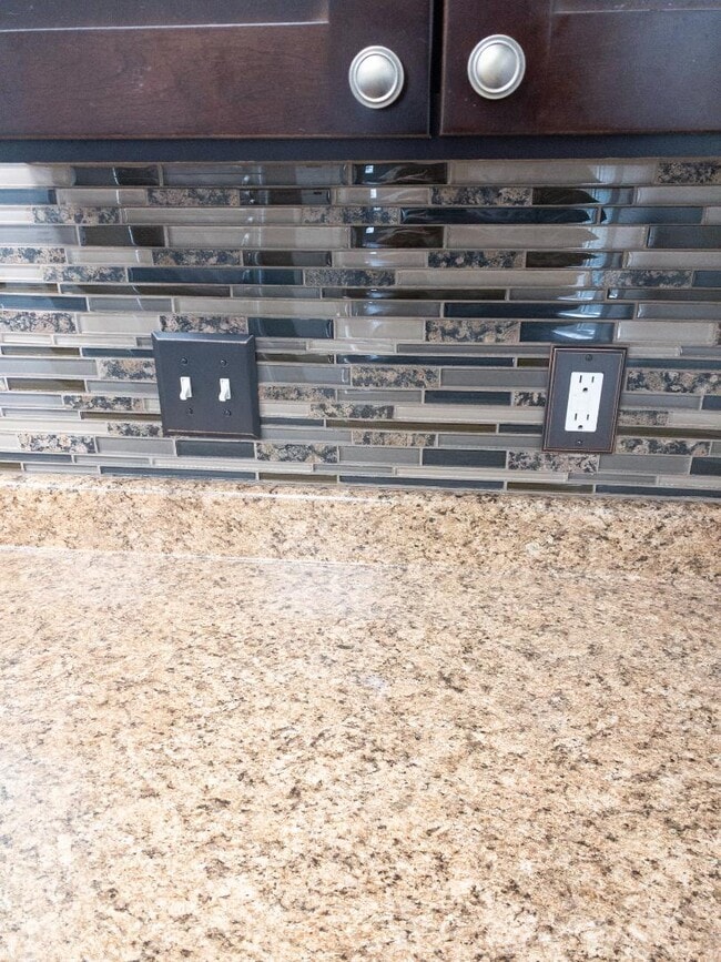 Building Photo - 737 Grove Ave