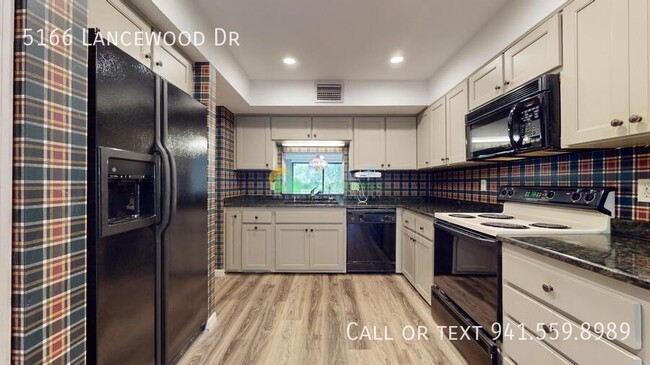 Building Photo - 5166 Lancewood Dr