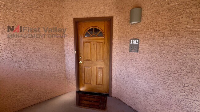 Building Photo - 1 Bedroom, 1 Bath Executive