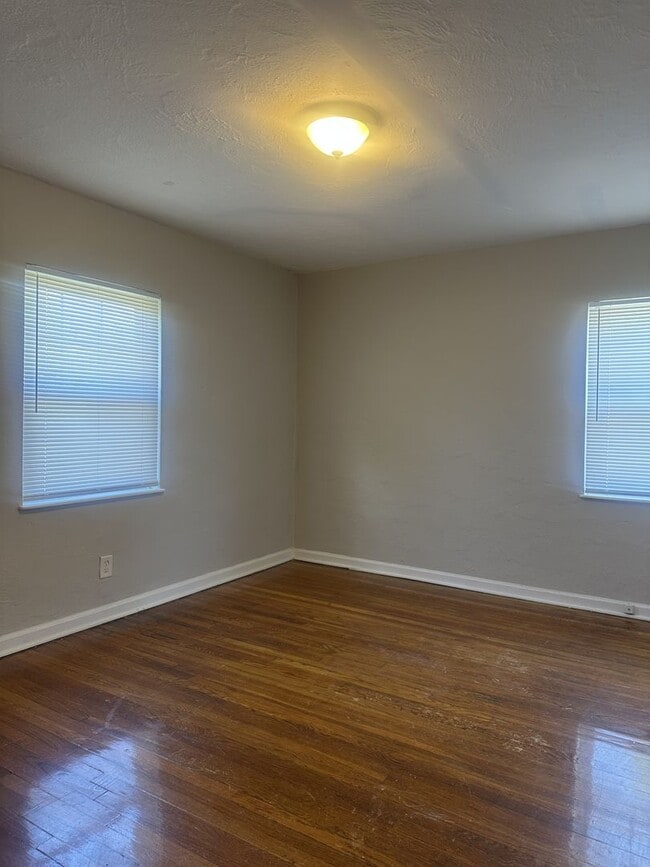 Building Photo - MOVE IN SPECIAL! 1/2 Month RENT! 1 Bed 1 Bath Apartment available East Columbus!