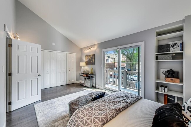 Building Photo - 1150 W Dickens Ave