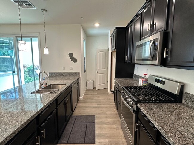 Building Photo - Beautiful two story in Natomas!