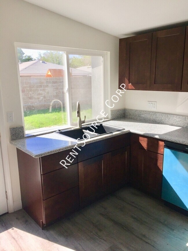 Building Photo - 44329 Gingham Ave