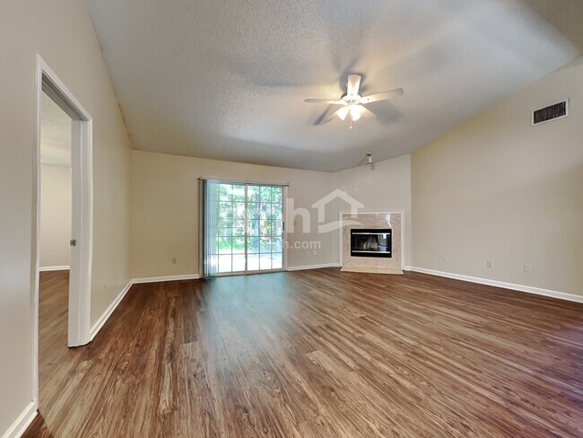Building Photo - 2175 Hovington Cir E