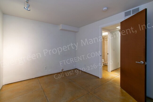 Building Photo - 318-320 W Myrtle