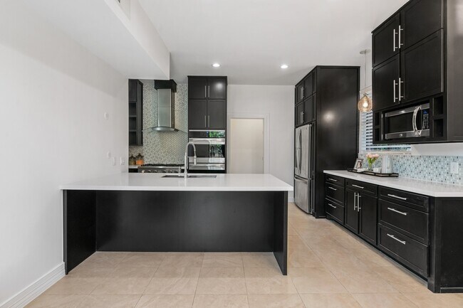 Building Photo - 5602 San Felipe St