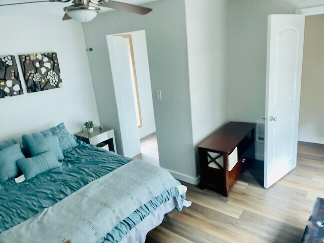 Building Photo - 20390 Fairway Dr