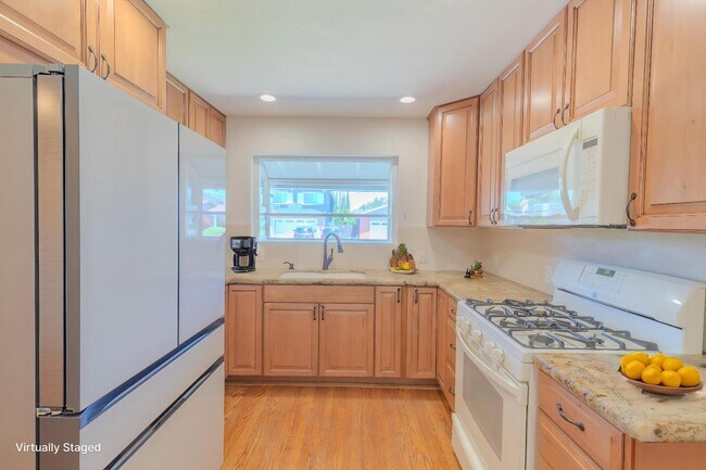 Building Photo - 6944 Cedar Ln