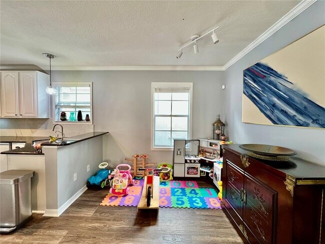 Building Photo - 16112 Loneoak View Dr