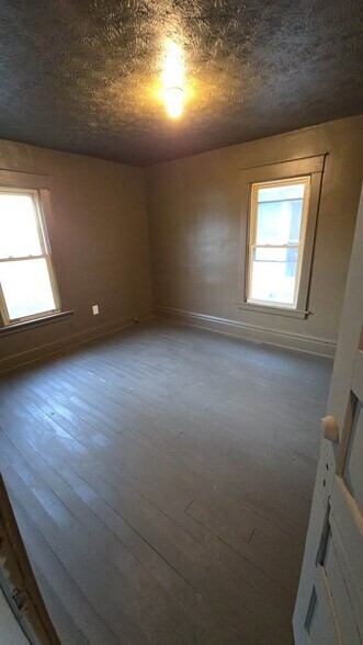 Building Photo - 419 30th St